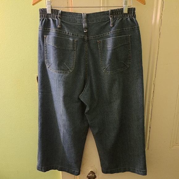 Lee At The Waist Capris - Picture 9 of 14